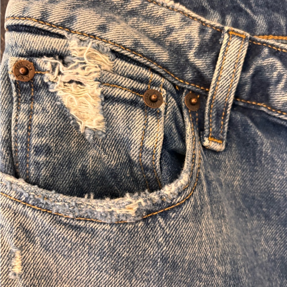 Abercrombie & Fitch "The Mom" High Rise Relaxed Straight Jeans - Light Wash - Picture 5 of 10